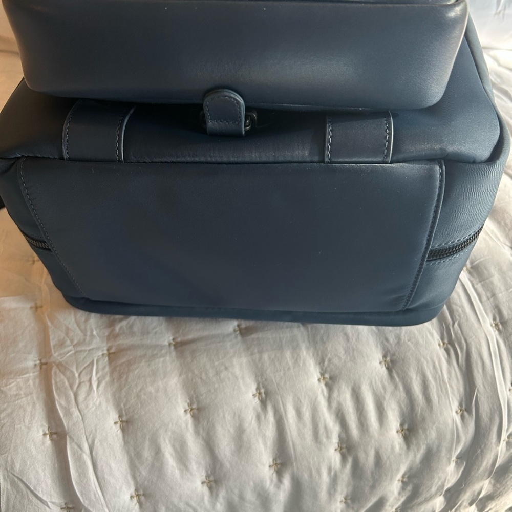 Backpack - Picture 4 of 5